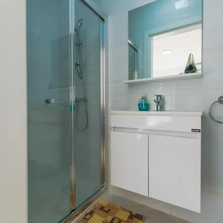 Apartment Brand New 3 Bdr 2 Bth B10