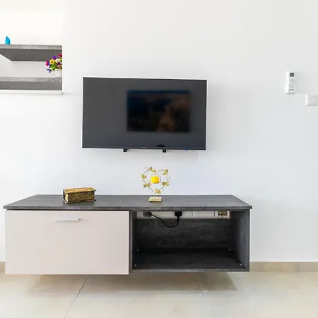 Brand New 3 Bdr 2 Bth B10 Apartment *