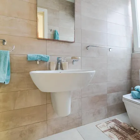 Apartment Brand New 3 Bdr 2 Bth B10