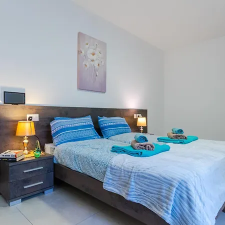 Brand New 3 Bdr 2 Bth B10 Apartment *