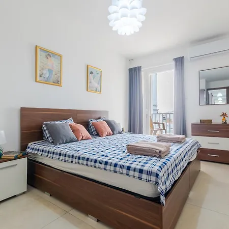 Brand New 3 Bdr 2 Bth B10 *
