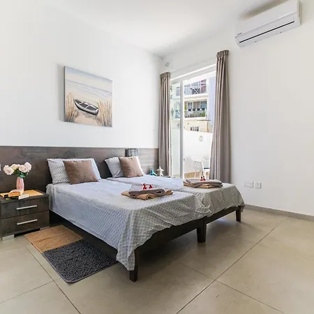 Apartment Brand New 3 Bdr 2 Bth B10 *