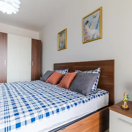 Brand New 3 Bdr 2 Bth B10 Apartment *