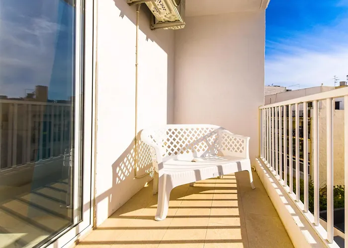 Brand New 3 Bdr 2 Bth B10 *