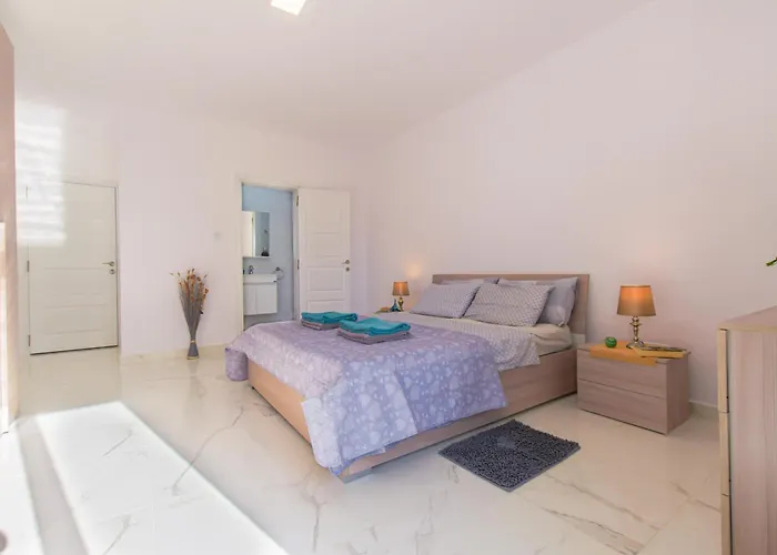 Brand New 3 Bdr 2 Bth B10 Apartman