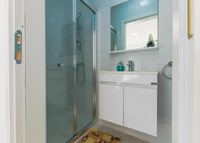 Brand New 3 Bdr 2 Bth B10 Apartman *